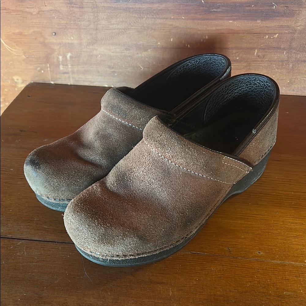 Women’s dansko clogs